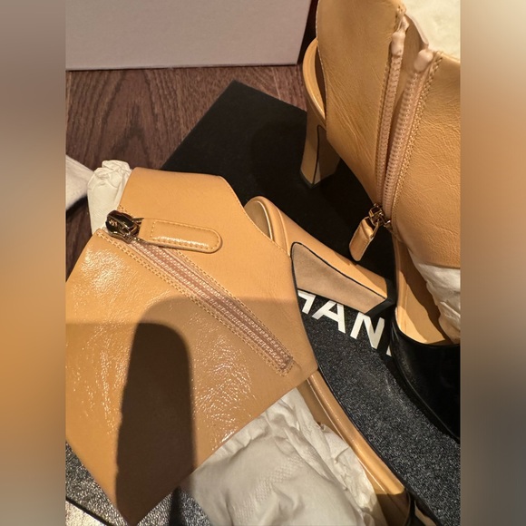 Chanel - Picture 5 of 10